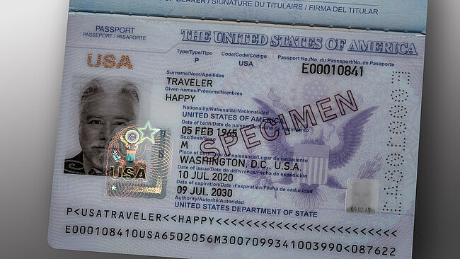 Image d'un passeport US avec page de données polycarbonate et KINEGRAM