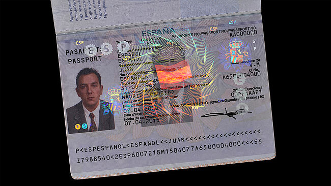 Image d'un passeport espagnol avec page de données papier et KINEGRAM