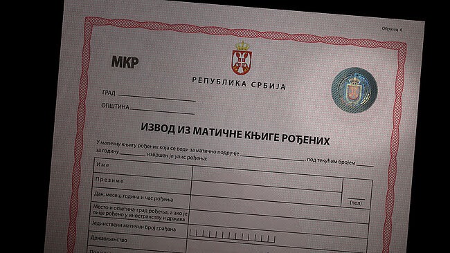 Image d'un certificat de naissance serbe avec KINEGRAM