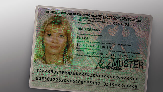 Imagen de la tarjeta de identificación de Alemania que usa una solución de fundas con KINEGRAM integrado