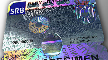 Vignette de pare-brise serbe avec KINEGRAM Image de vignette de pare-brise serbe avec l'élément de sécurité KINEGRAM