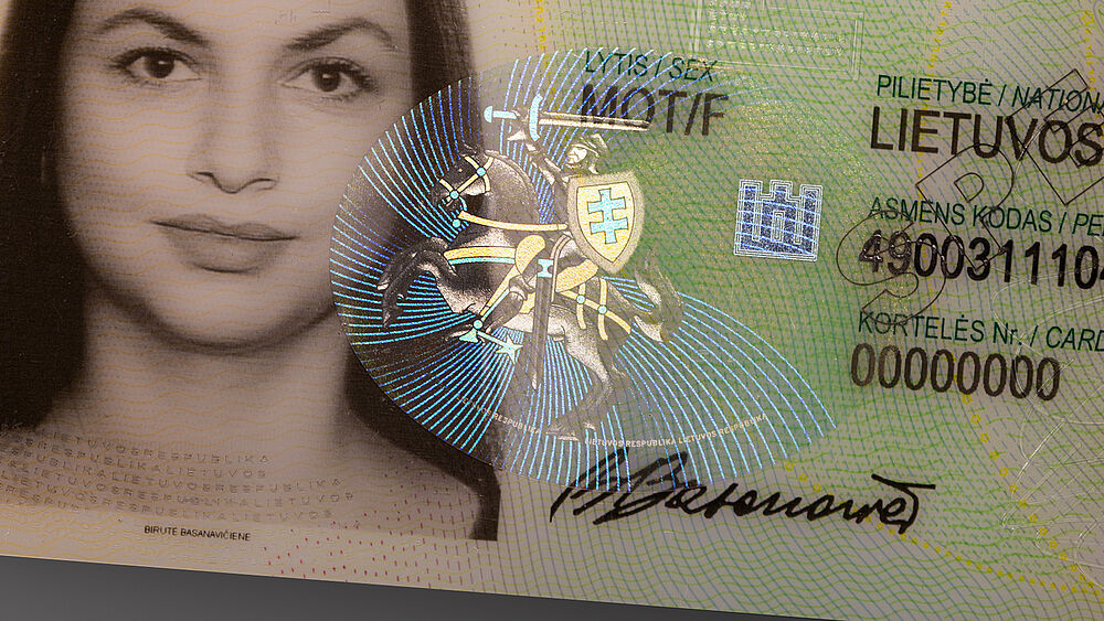 Close-Up of a securely embedded KINEGRAM feature in the Lithuanian ID Card, with a motif of a knight on a horse