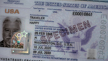 Imagen de la página de datos de pasaporte de Estados Unidos con la función de seguridad de KINEGRAM