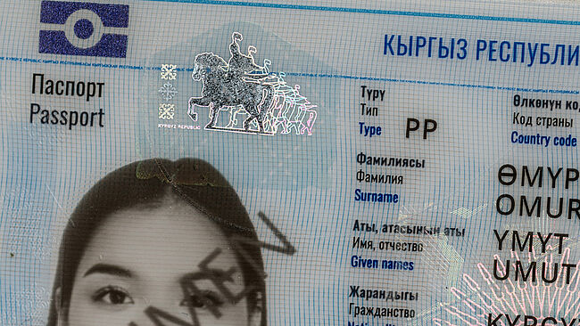 Kyrgyz Passport with KINEGRAM PCI - partial metallization with KINEGRAM ZERO.ZERO