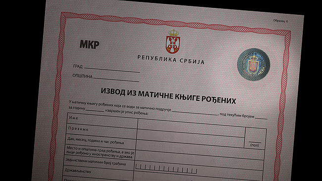 Certificat de naissance serbe protégé par un KINEGRAM Image d'un certificat de naissance serbe avec KINEGRAM