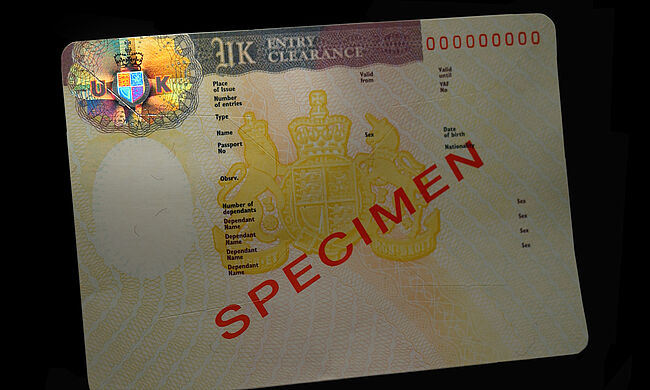 Imagen de un visado del Reino Unido protegido con un KINEGRAM