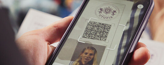 The header image shows a sample emergency passport protected by a cryptographic VDS Bio code and a KINEGRAM Patch.