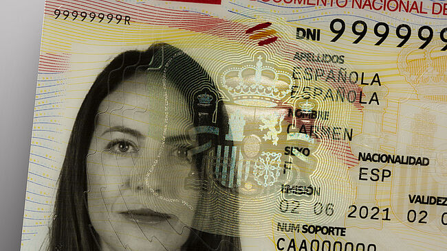 Close-up of an embedded KINEGRAM security element, with a motif of the Spanish Coat of Arms, in the Spanish ID Card