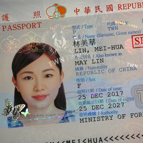 KINEGRAM ZERO.ZERO Combi with unique partial metallization and transparent KINEGRAM overlay. Depiction of Taiwanese passport data page, which is secured by a KINEGRAM ZERO.ZERO Combi security feature.